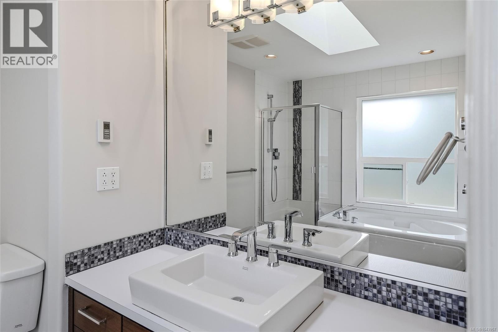 1688 Maple Bay Rd Property Photo 59