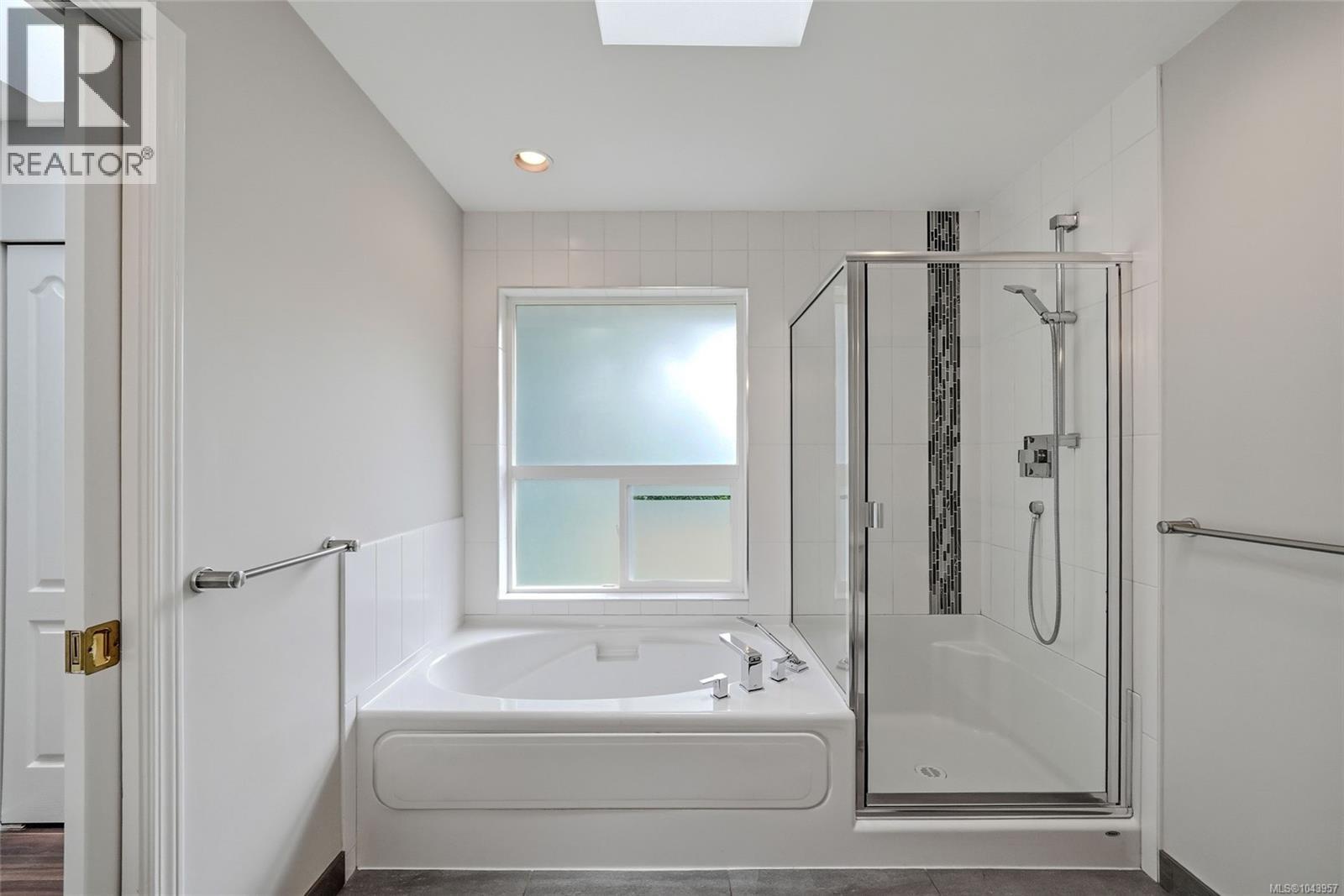 1688 Maple Bay Rd Property Photo 60