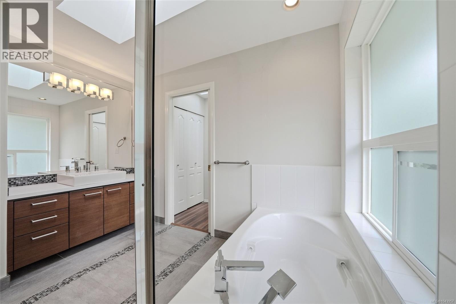 1688 Maple Bay Rd Property Photo 61