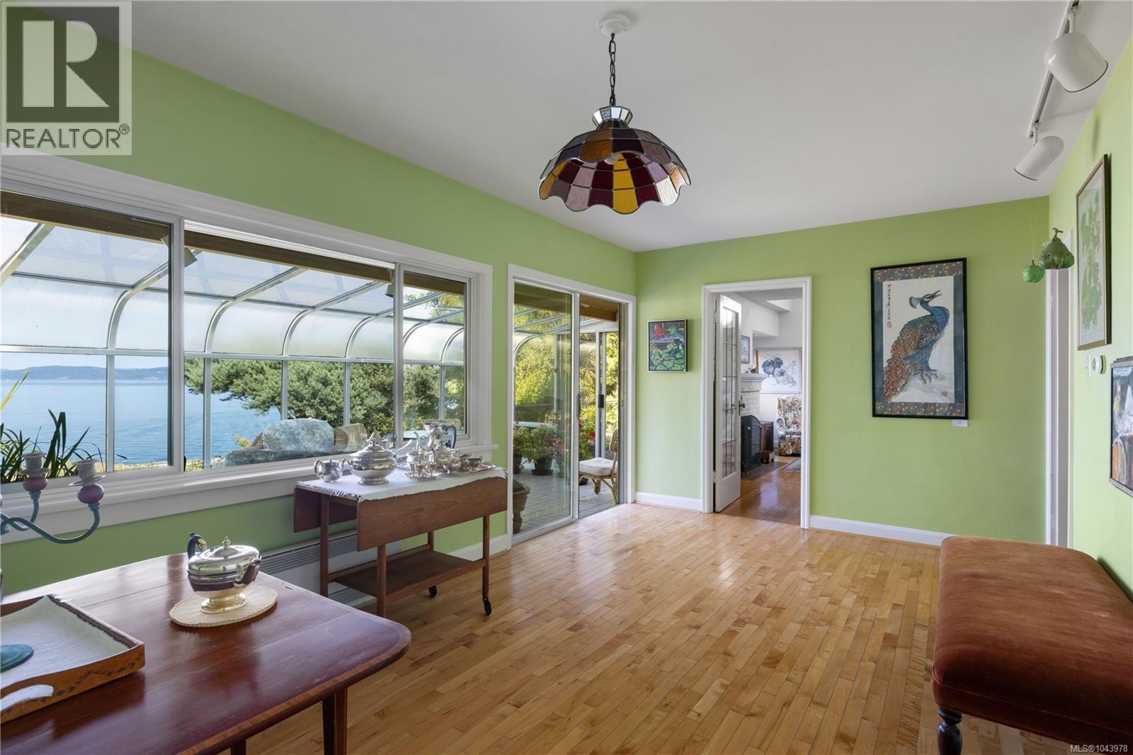 2550 Queenswood Dr Property Photo 18