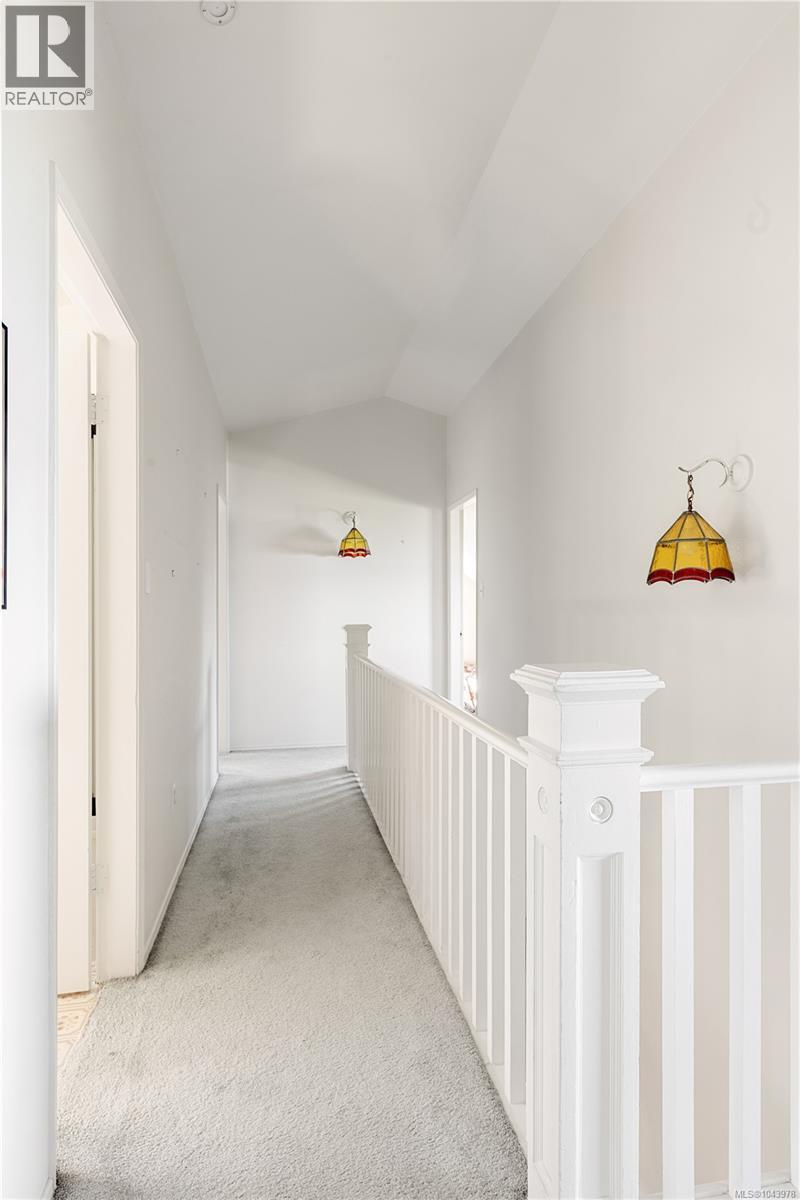 2550 Queenswood Dr Property Photo 37
