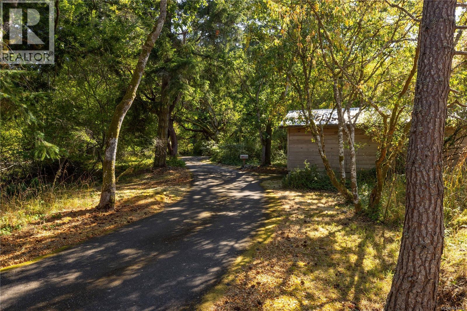 2550 Queenswood Dr Property Photo 40