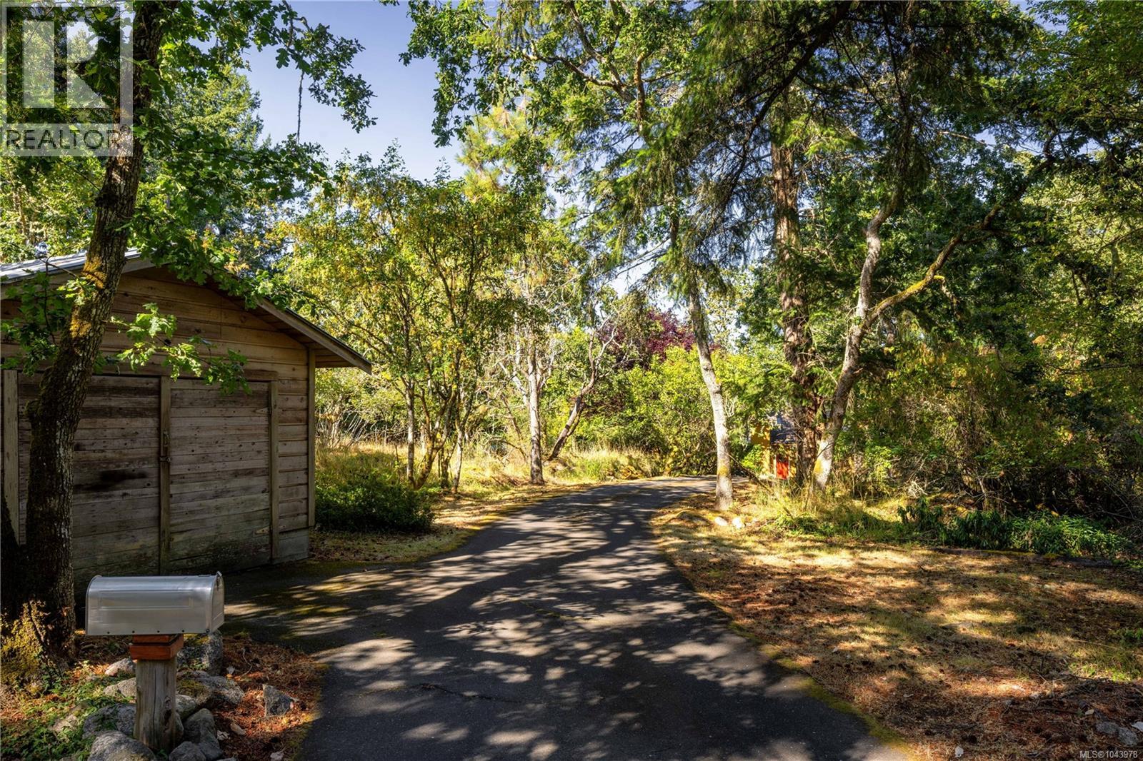 2550 Queenswood Dr Property Photo 41