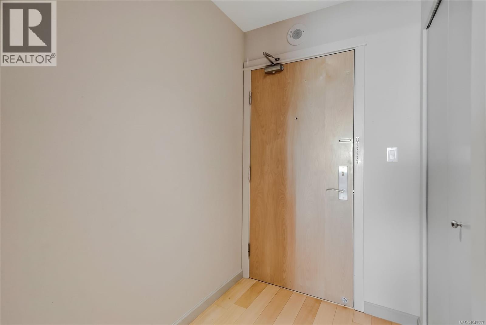1106 38 Front St Property Photo 4