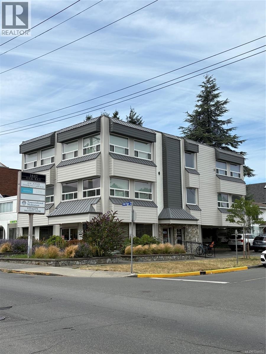 301 1842 Oak Bay Ave Property Photo 18