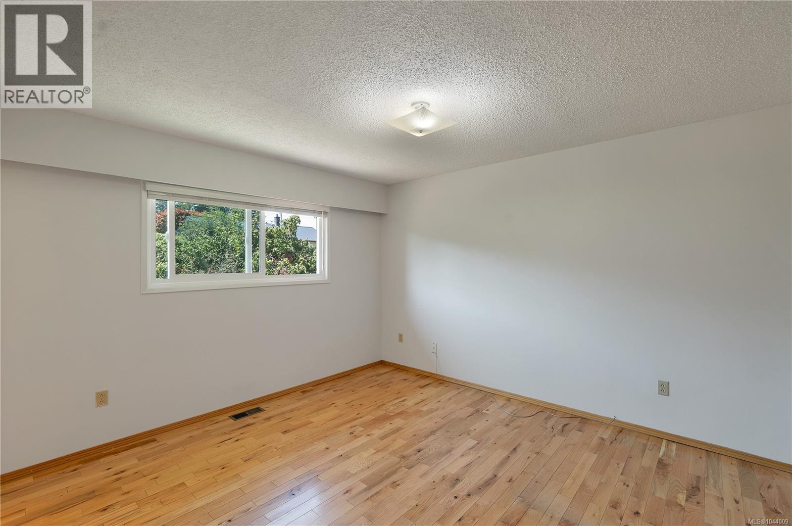 244 Alder St S Property Photo 23