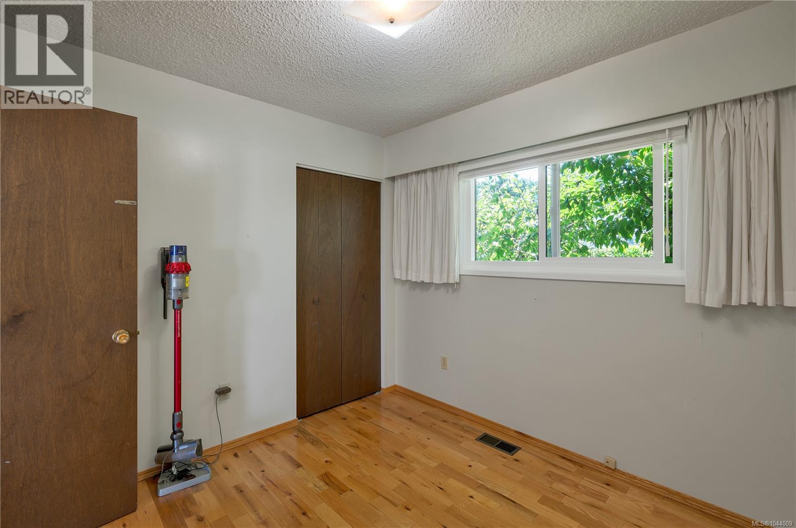 244 Alder St S Property Photo 29