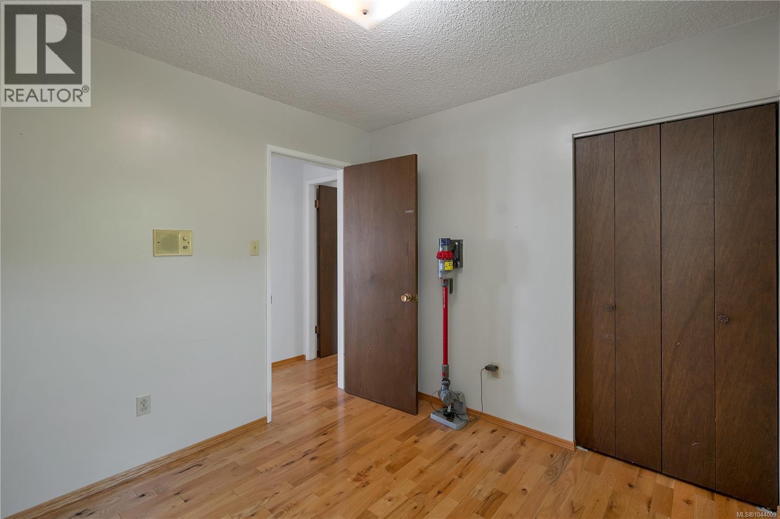 244 Alder St S Property Photo 30