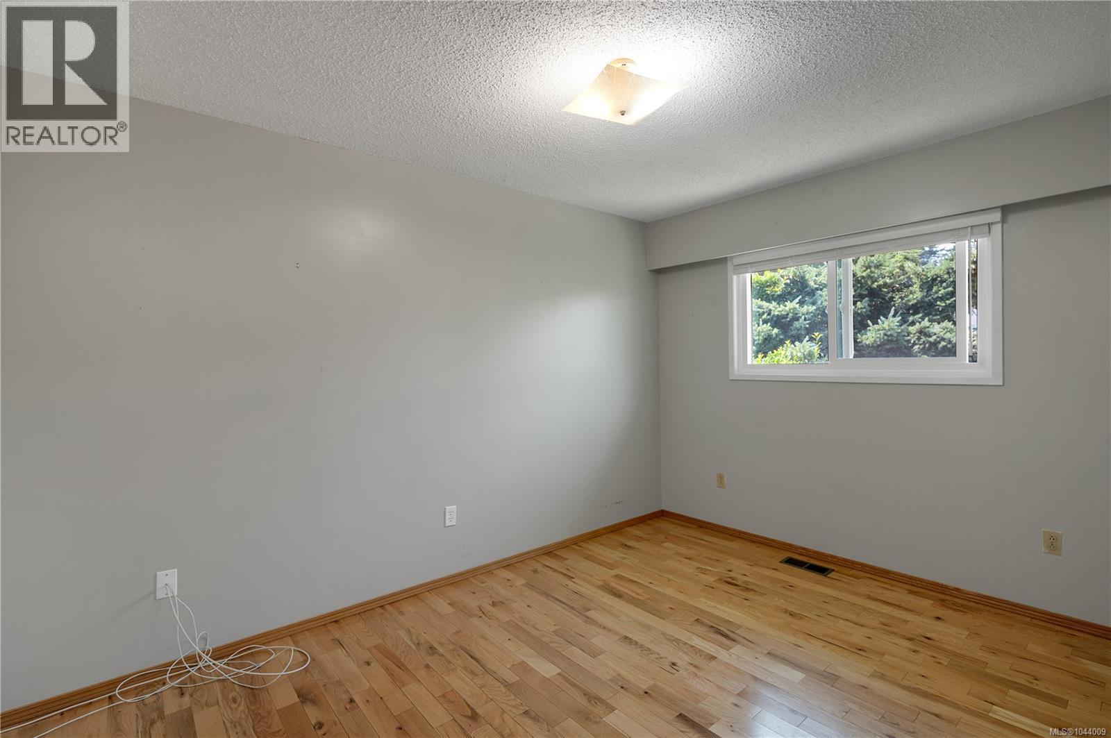 244 Alder St S Property Photo 31