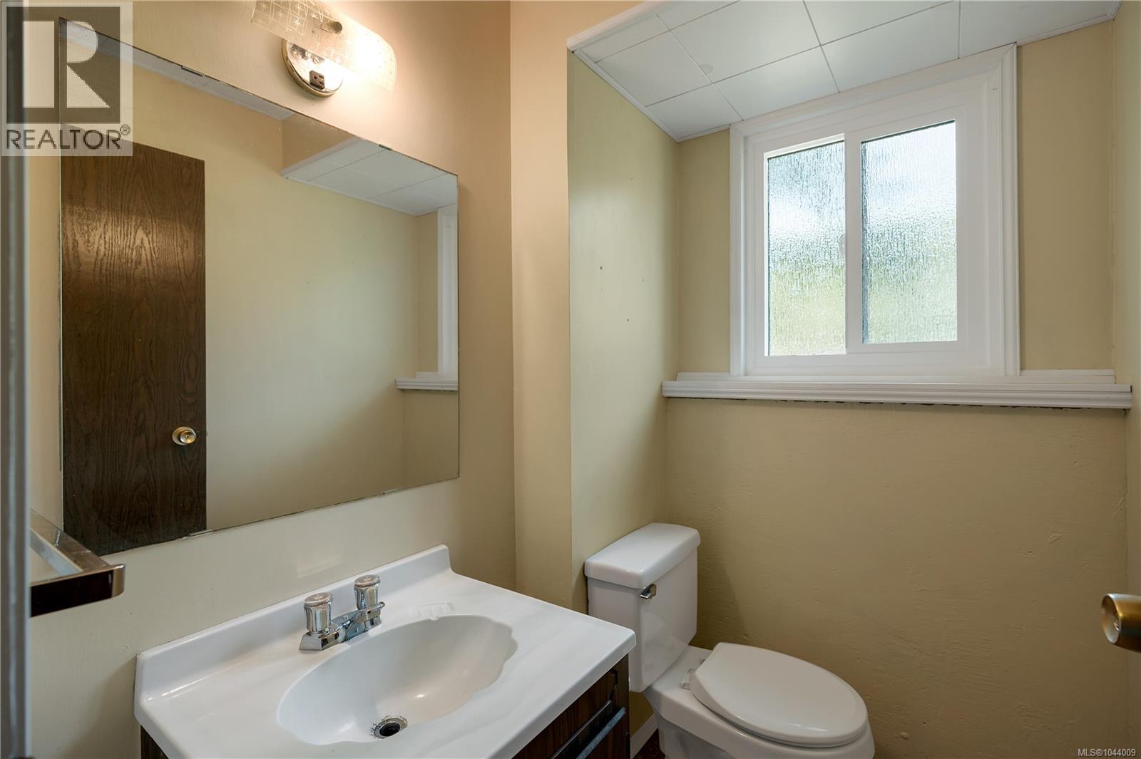 244 Alder St S Property Photo 41