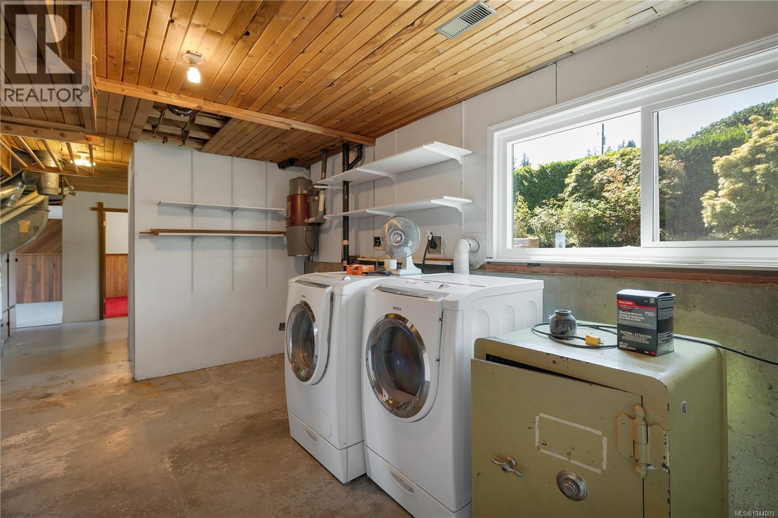 244 Alder St S Property Photo 43