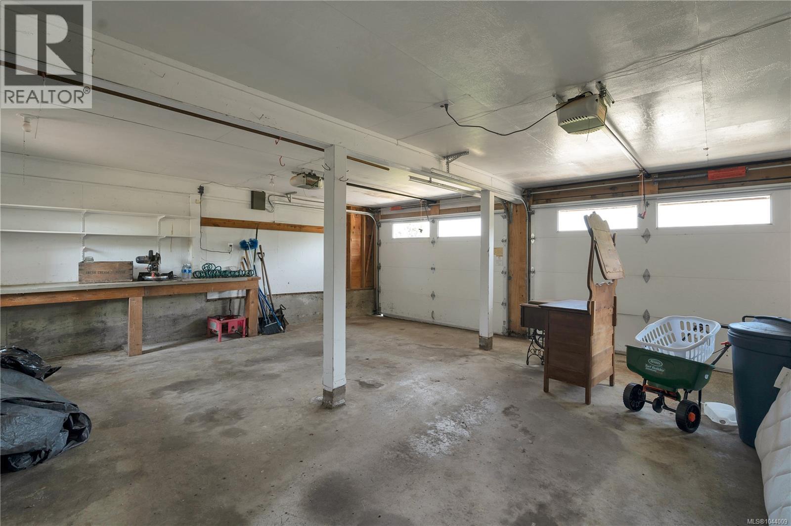 244 Alder St S Property Photo 44