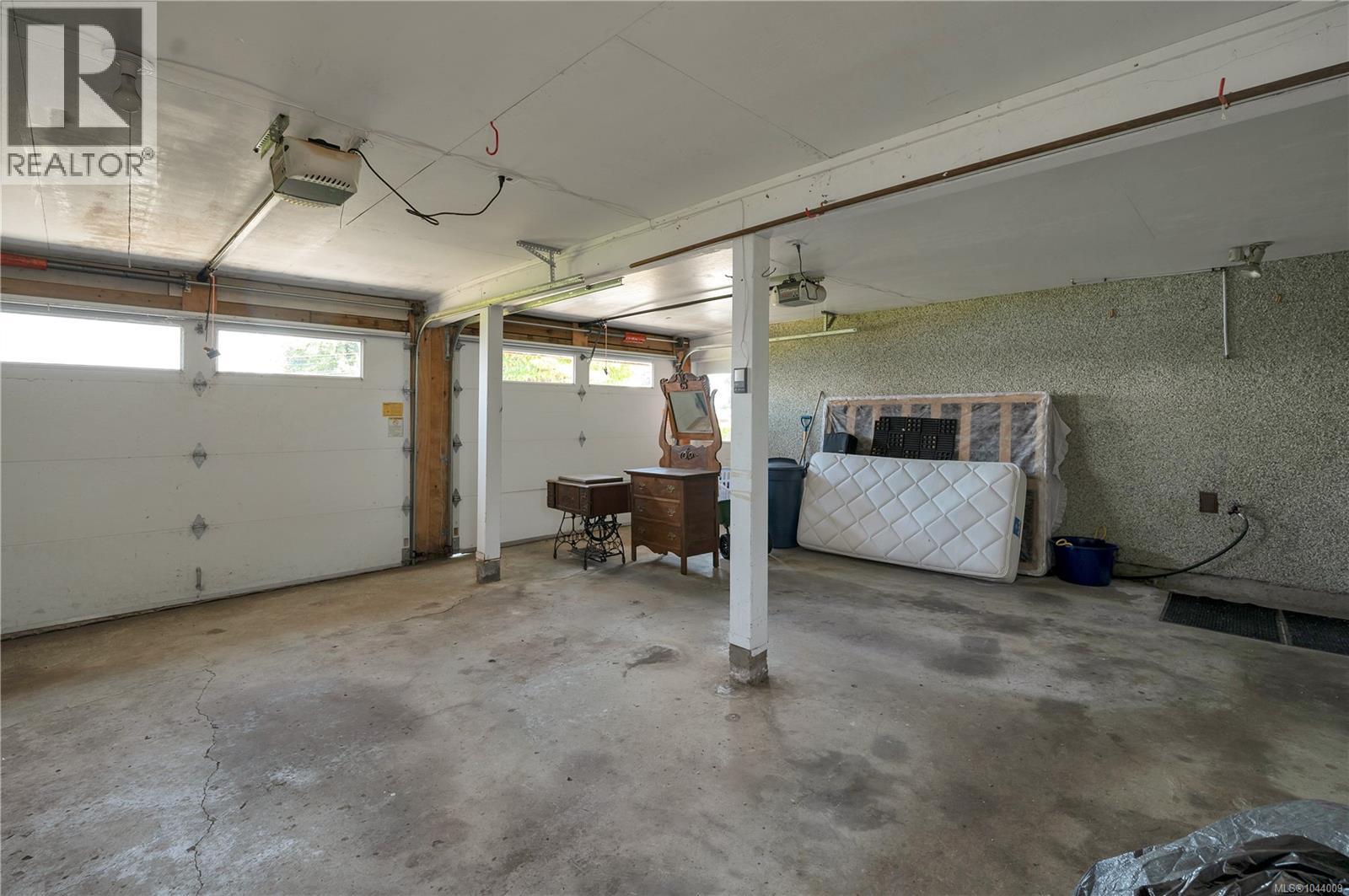 244 Alder St S Property Photo 45