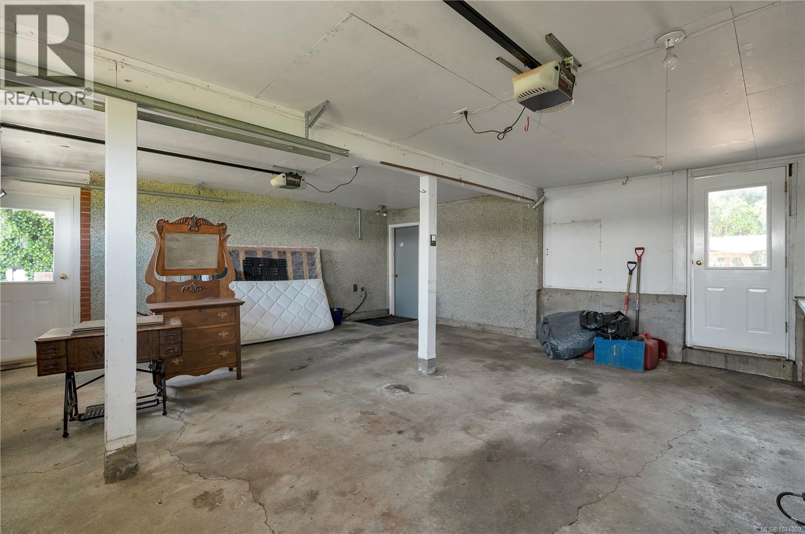 244 Alder St S Property Photo 46