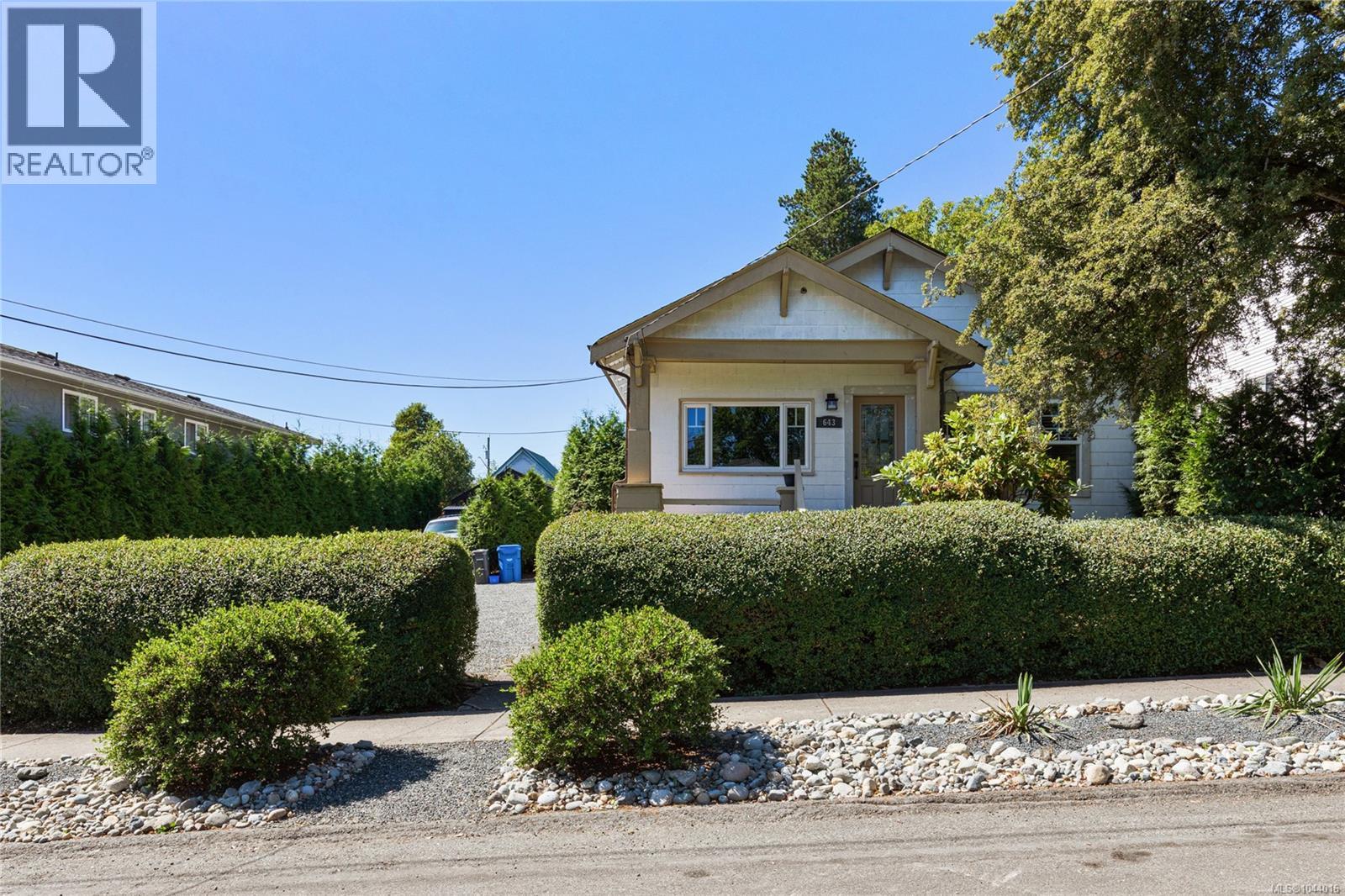 643 Kennedy St Property Photo 2
