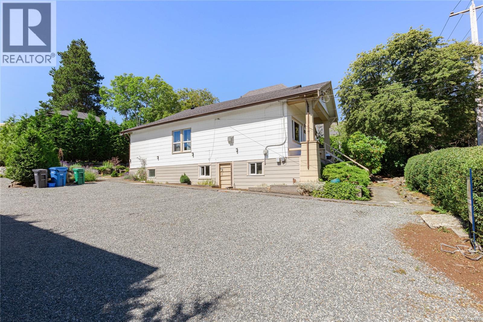 643 Kennedy St Property Photo 4