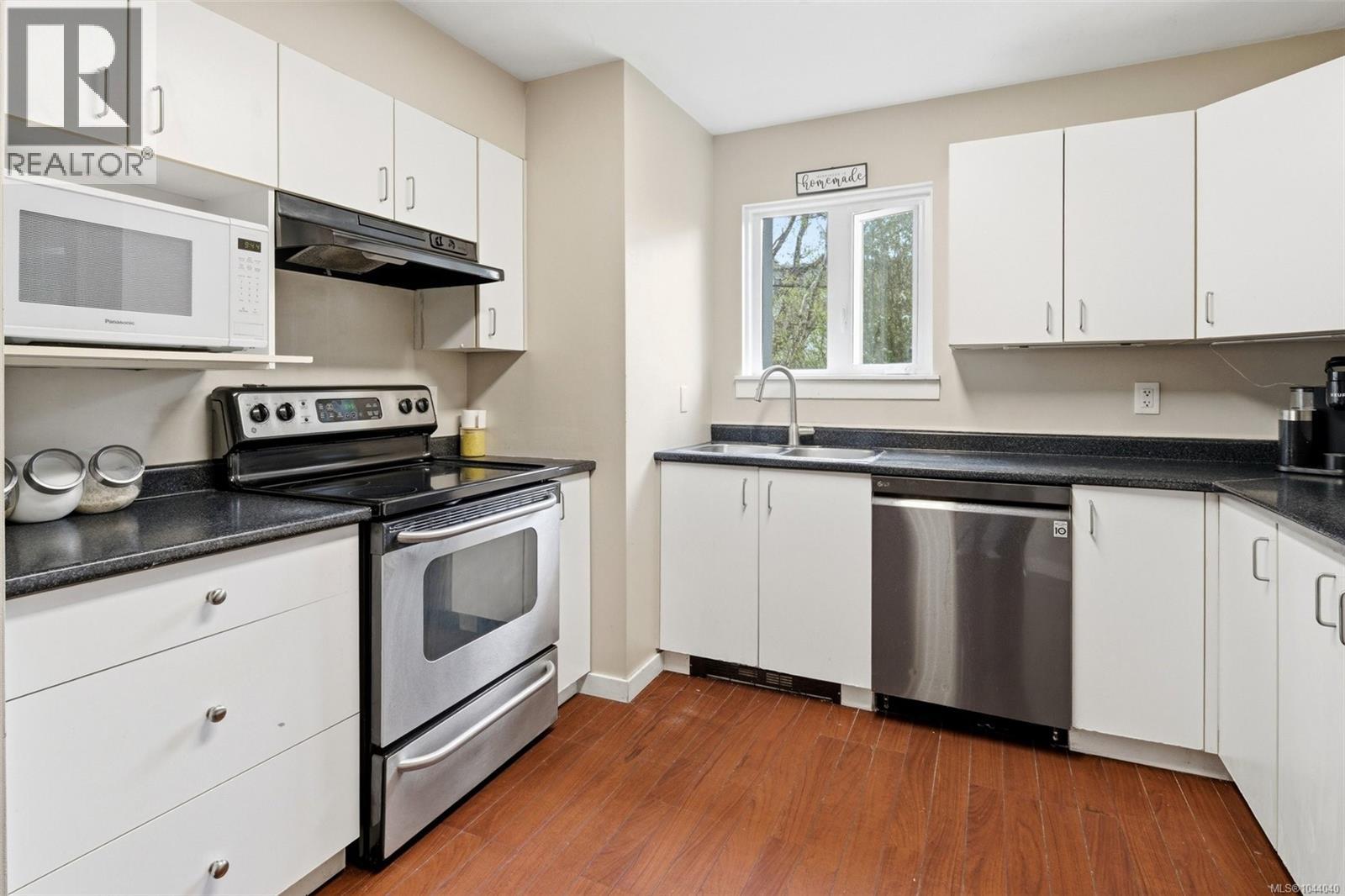 202 2710 Grosvenor Rd Property Photo 10