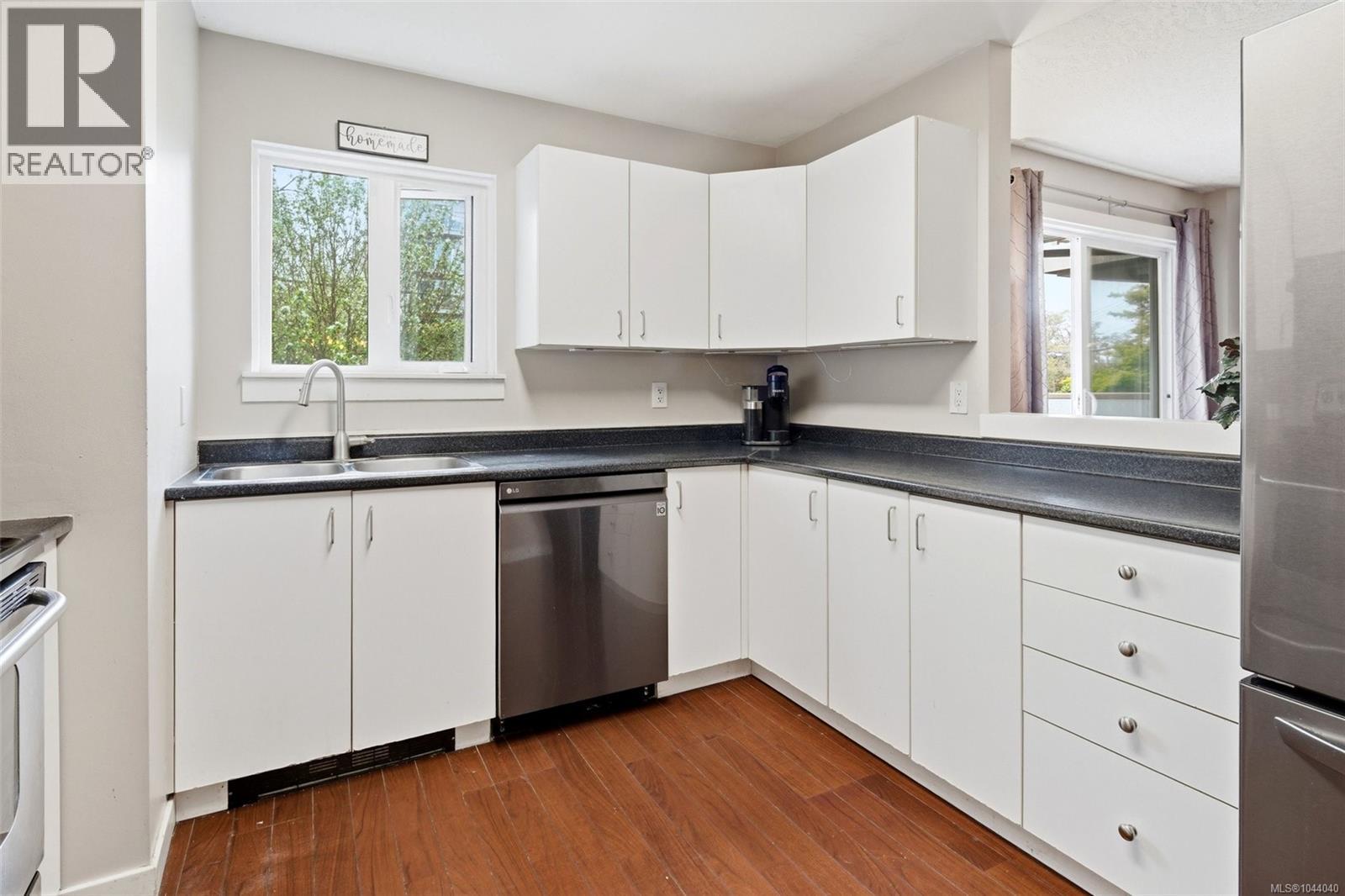 202 2710 Grosvenor Rd Property Photo 11
