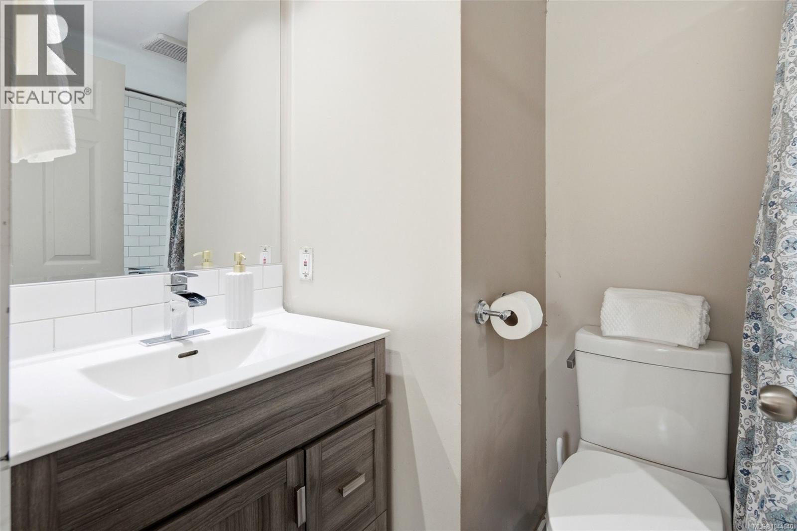 202 2710 Grosvenor Rd Property Photo 16