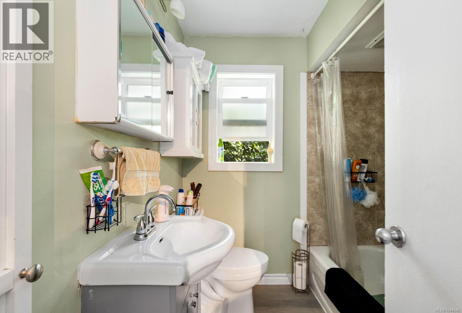 461 Howard Ave Property Photo 18
