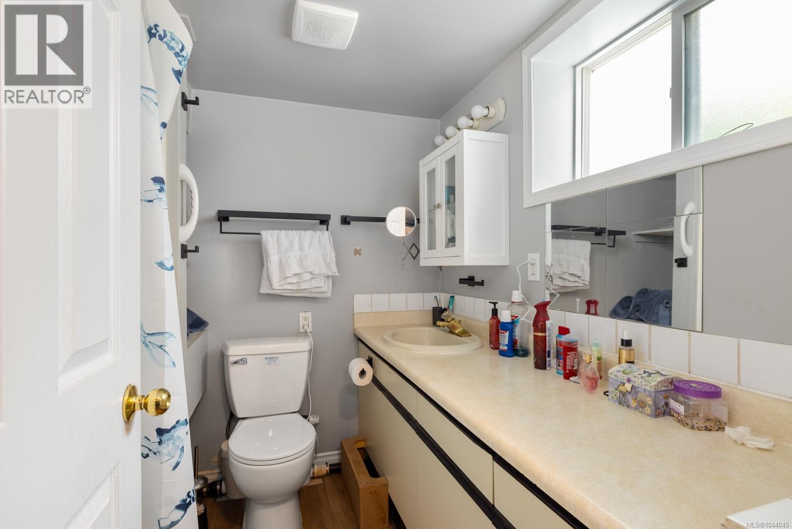461 Howard Ave Property Photo 34