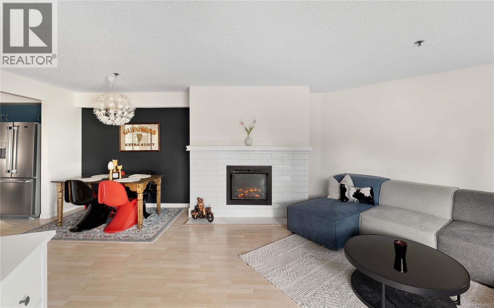 108 1241 Fairfield Rd Property Photo 4