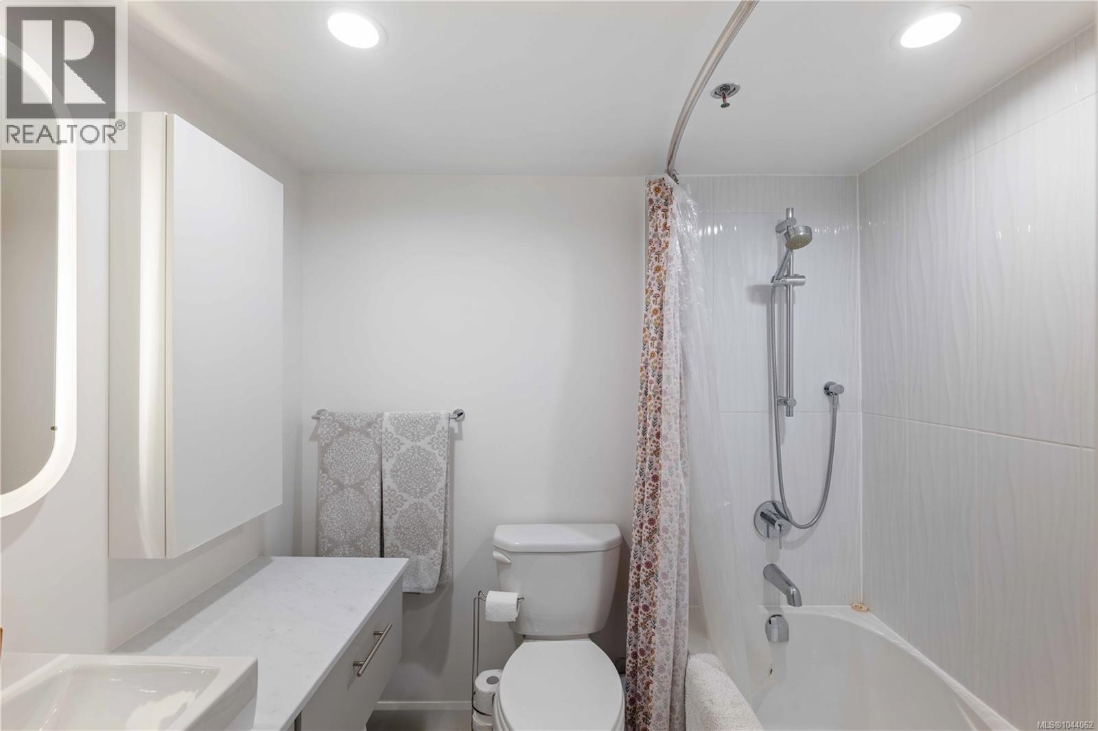 108 1241 Fairfield Rd Property Photo 13