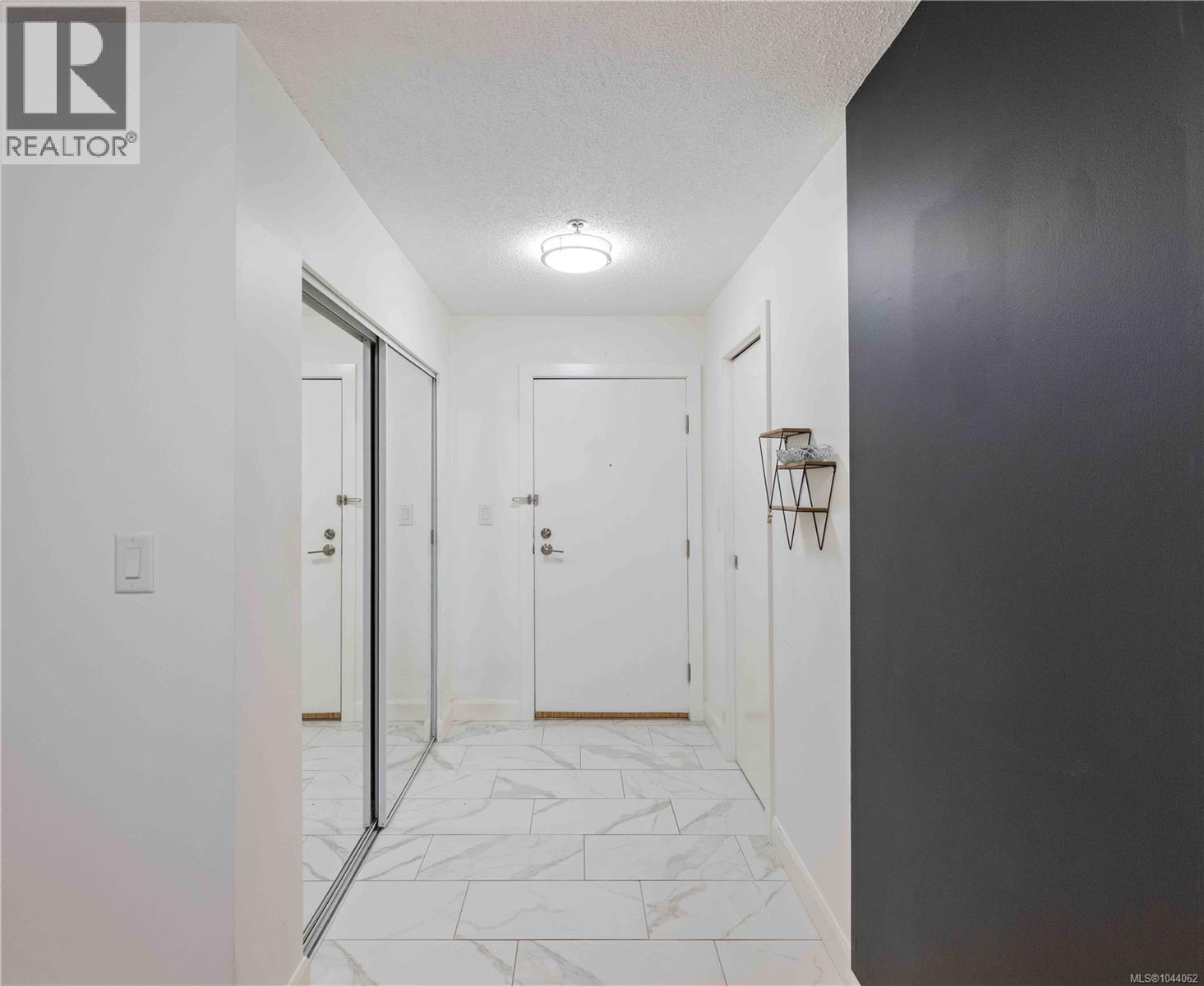 108 1241 Fairfield Rd Property Photo 16