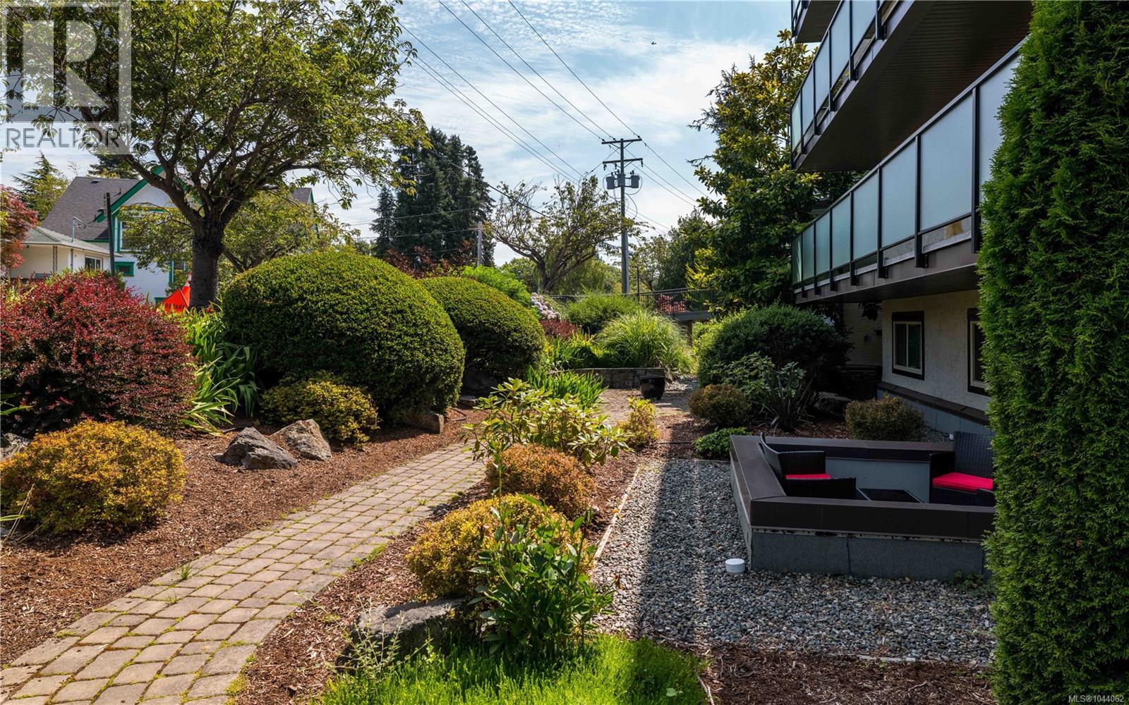 108 1241 Fairfield Rd Property Photo 18