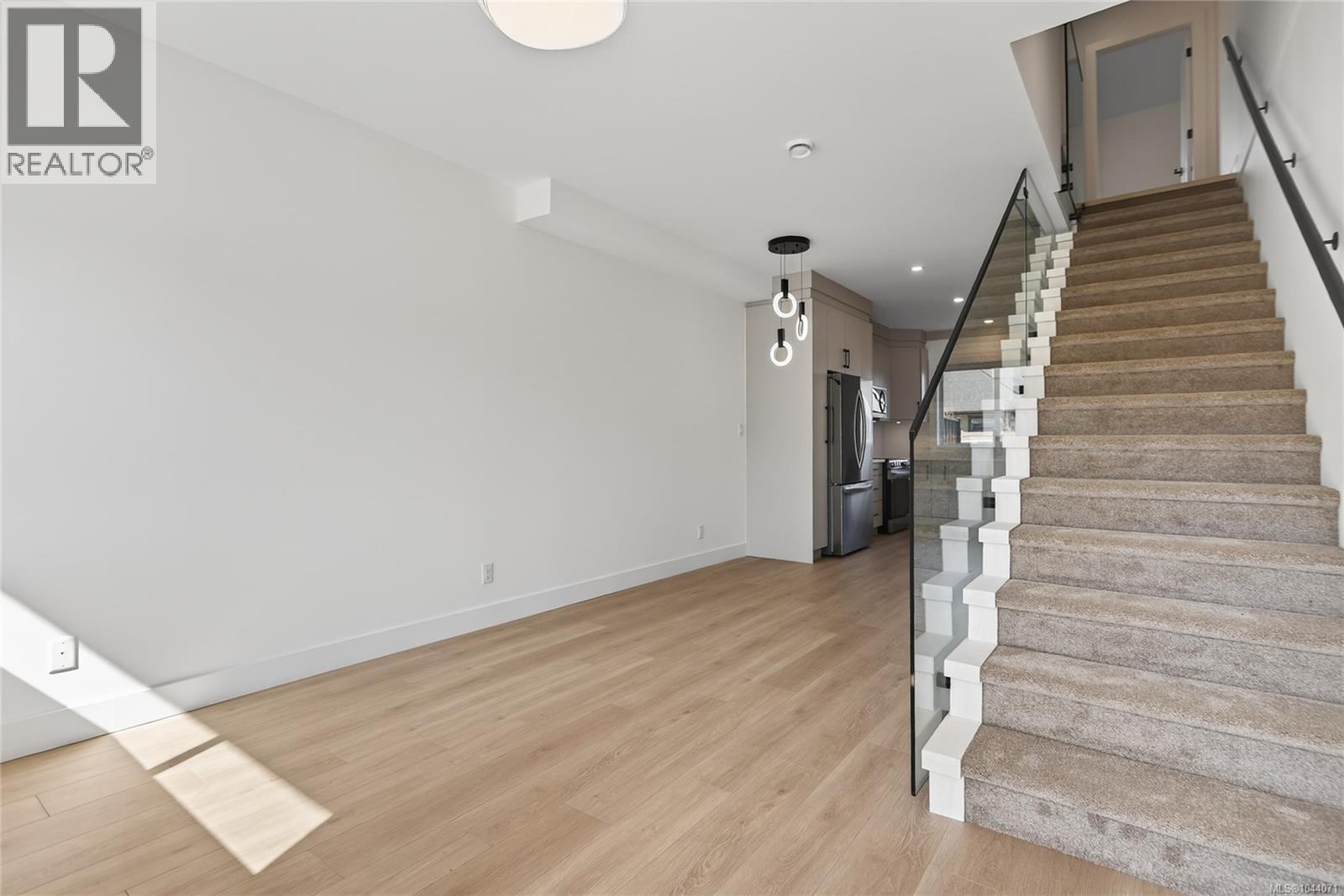 8 704 Beaver Creek Blvd Property Photo 10