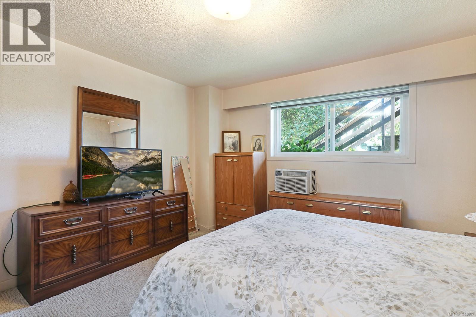 2780 Dunsmuir Ave Property Photo 6