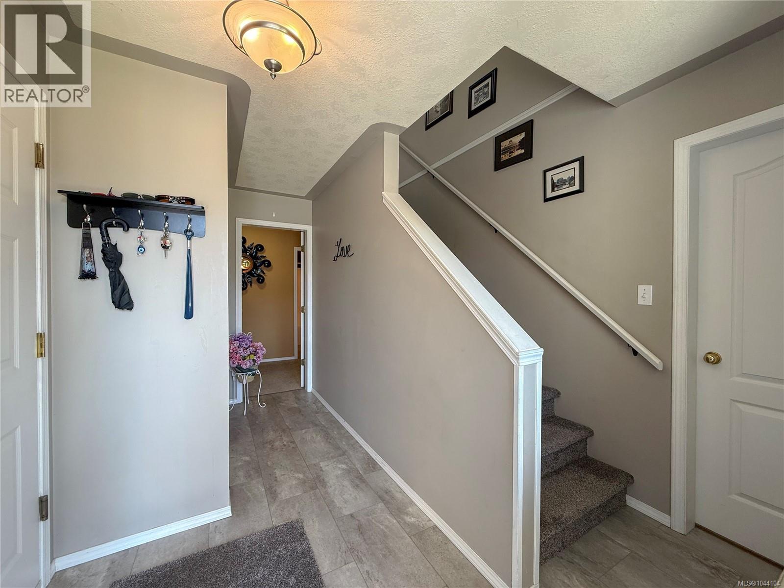 2525 Soderholm Crt Property Photo 5