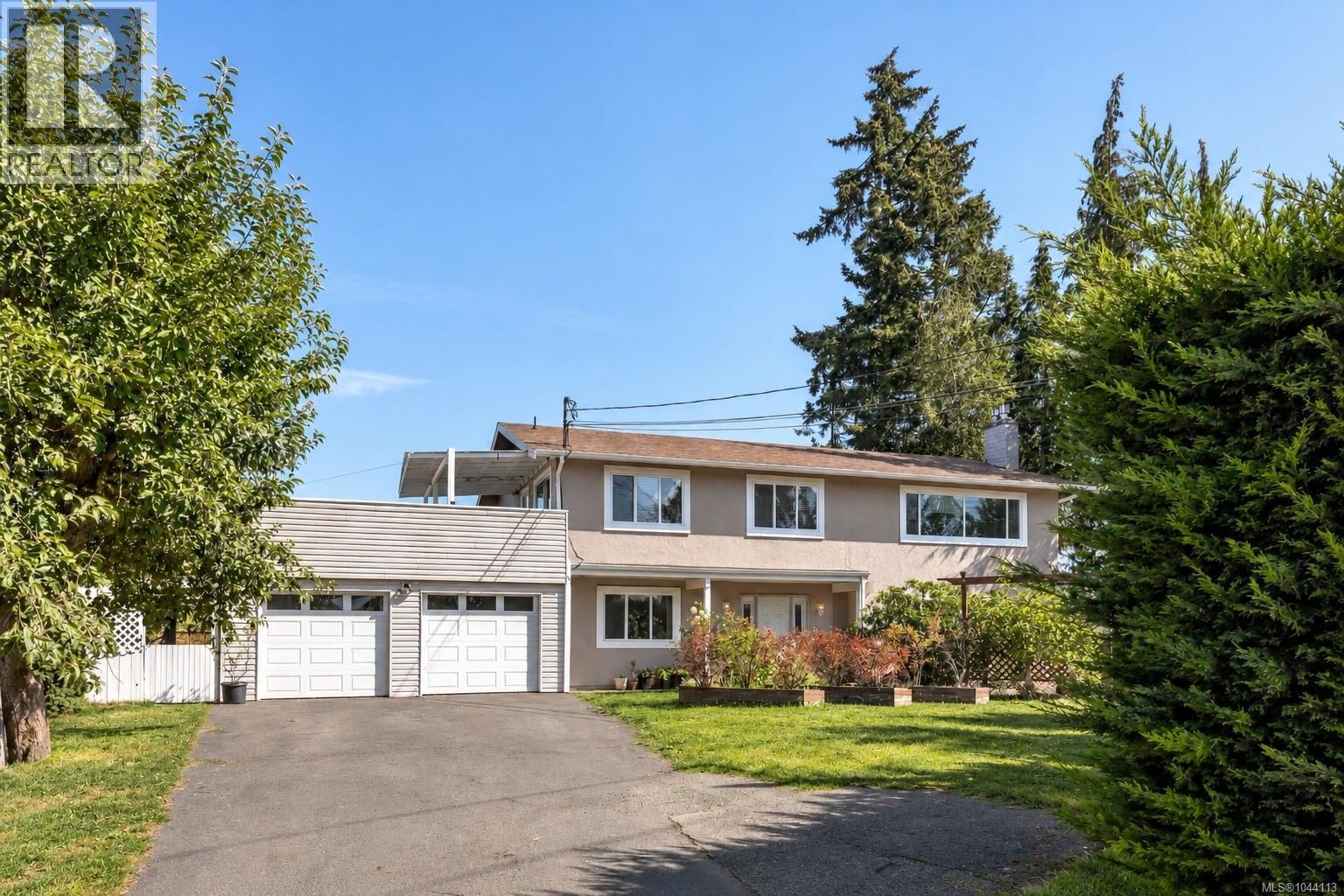 7031 West Saanich Rd Property Photo 1
