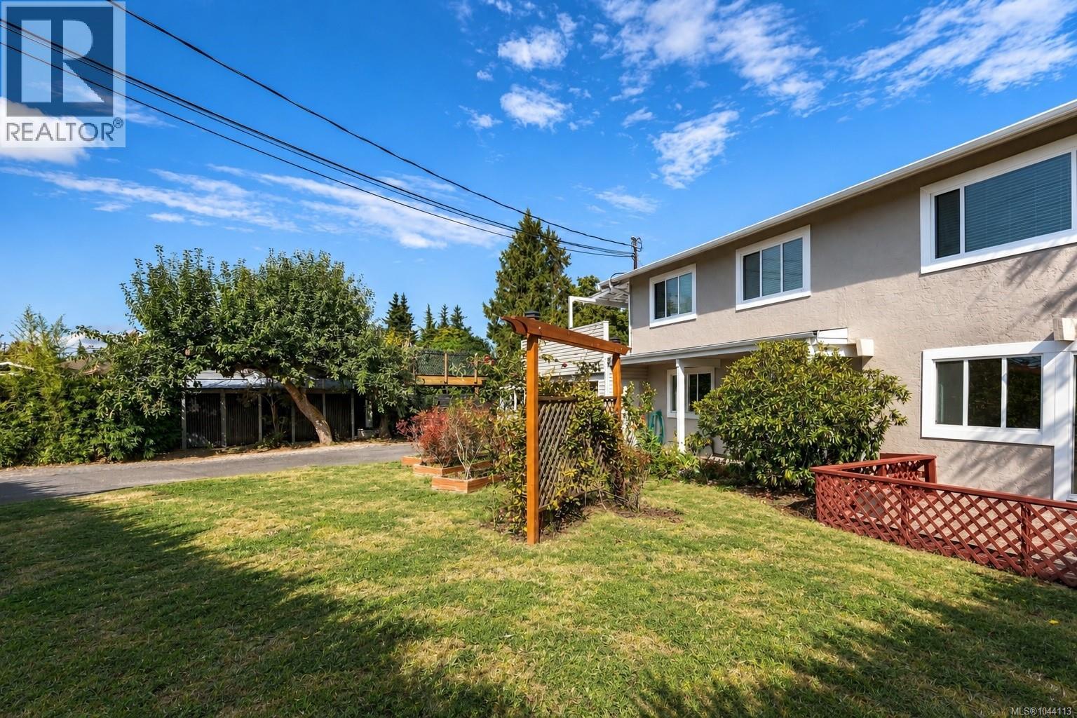 7031 West Saanich Rd Property Photo 2