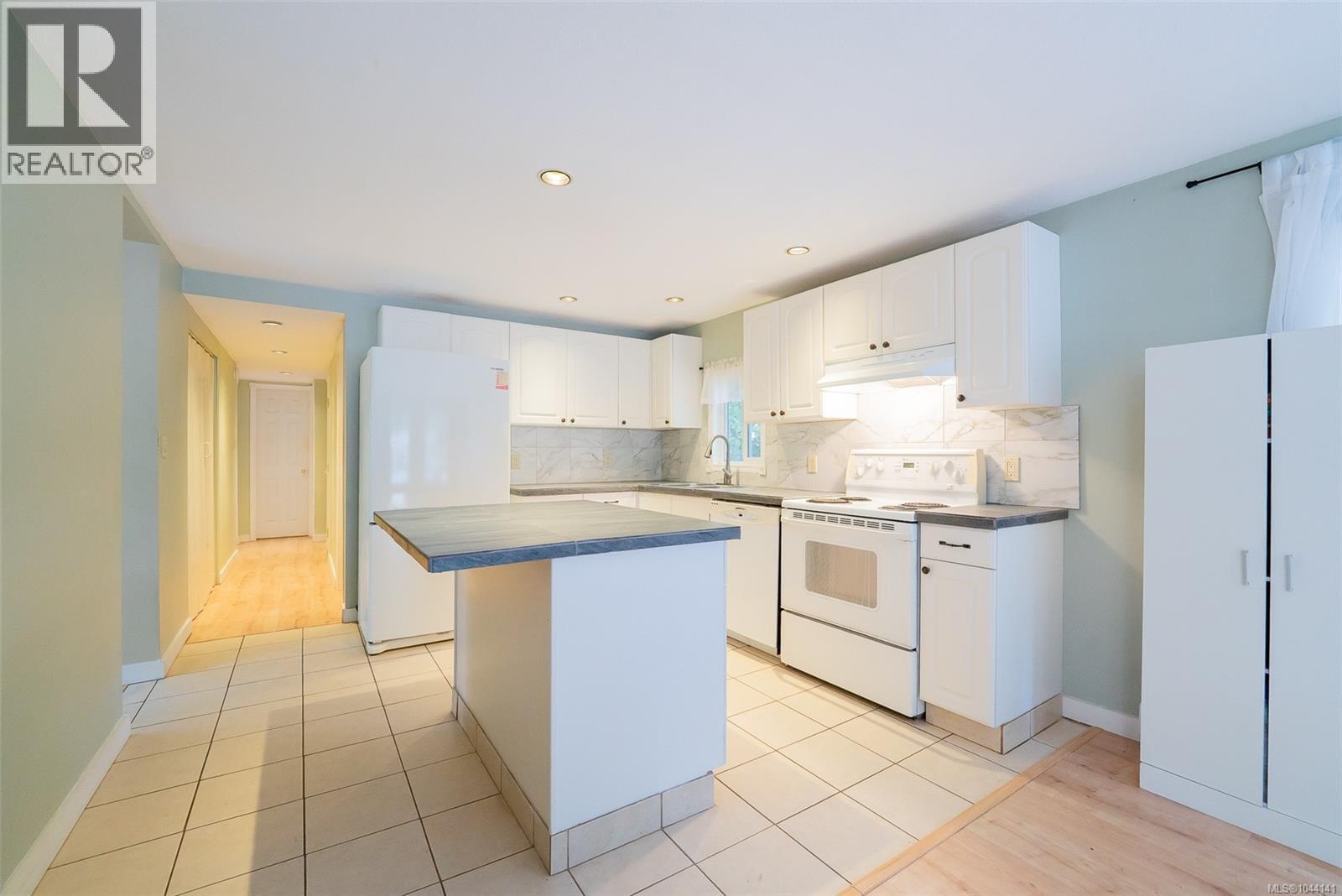 22 1310 Spruston Rd Property Photo 3