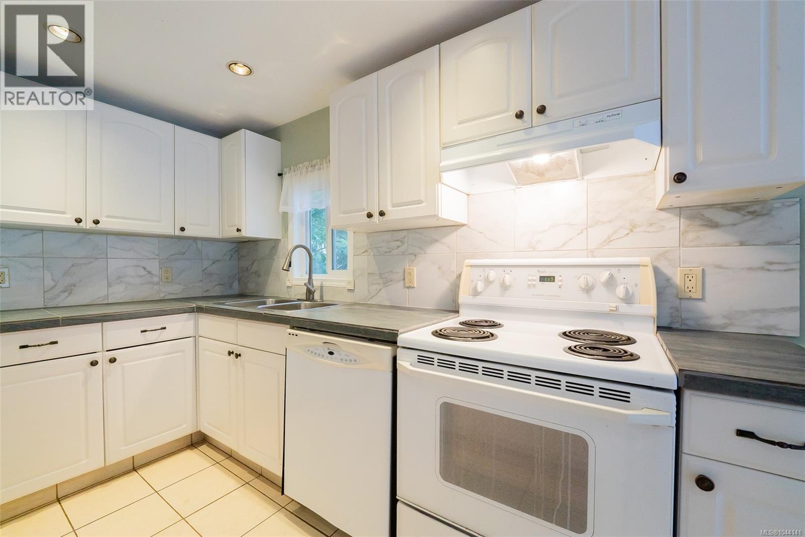 22 1310 Spruston Rd Property Photo 4