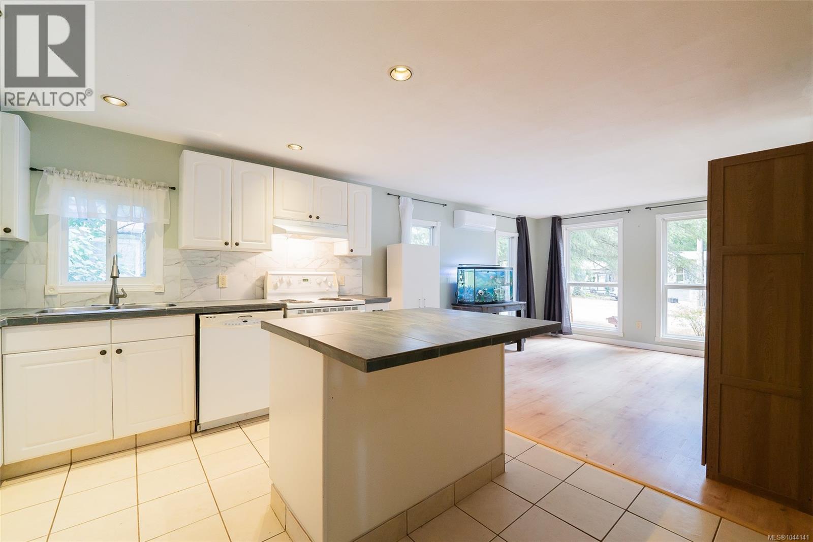 22 1310 Spruston Rd Property Photo 5