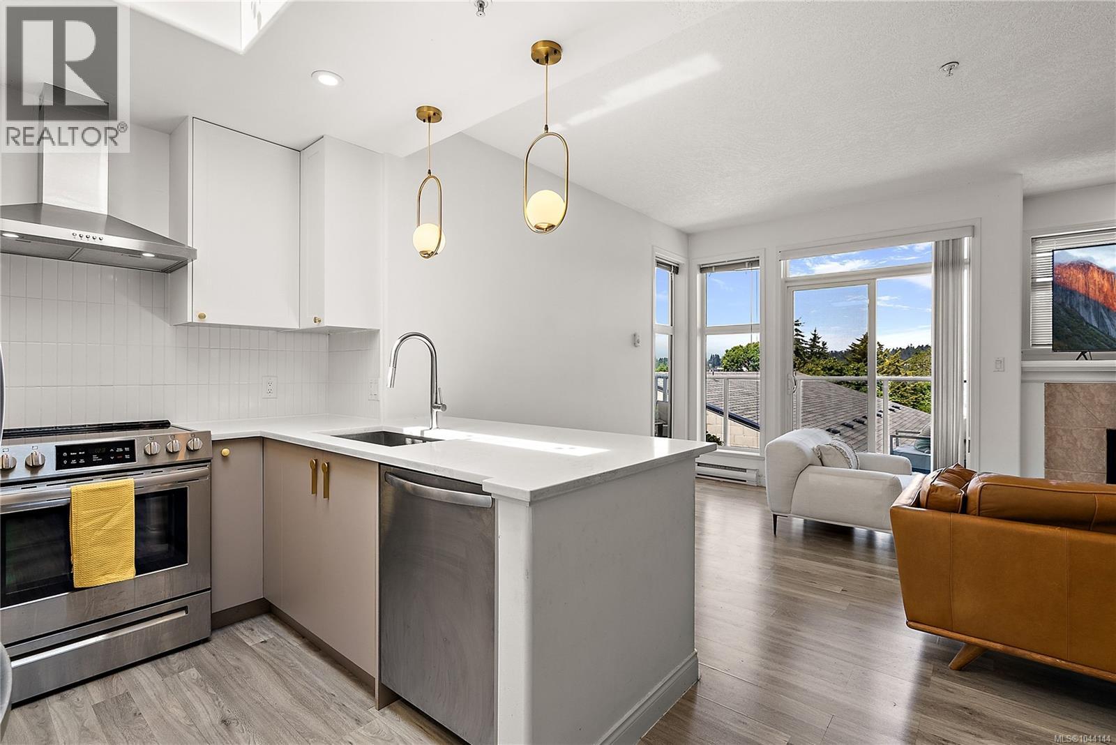 404 1258 Esquimalt Rd Property Photo 9