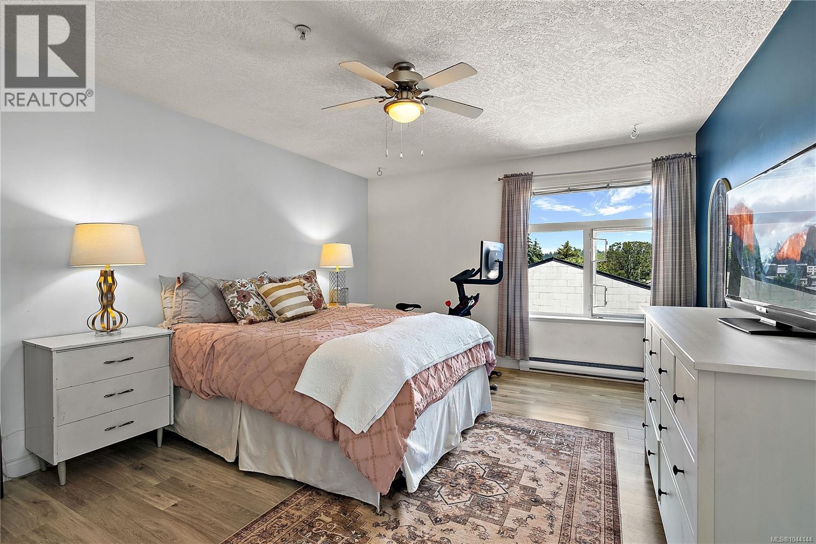 404 1258 Esquimalt Rd Property Photo 13