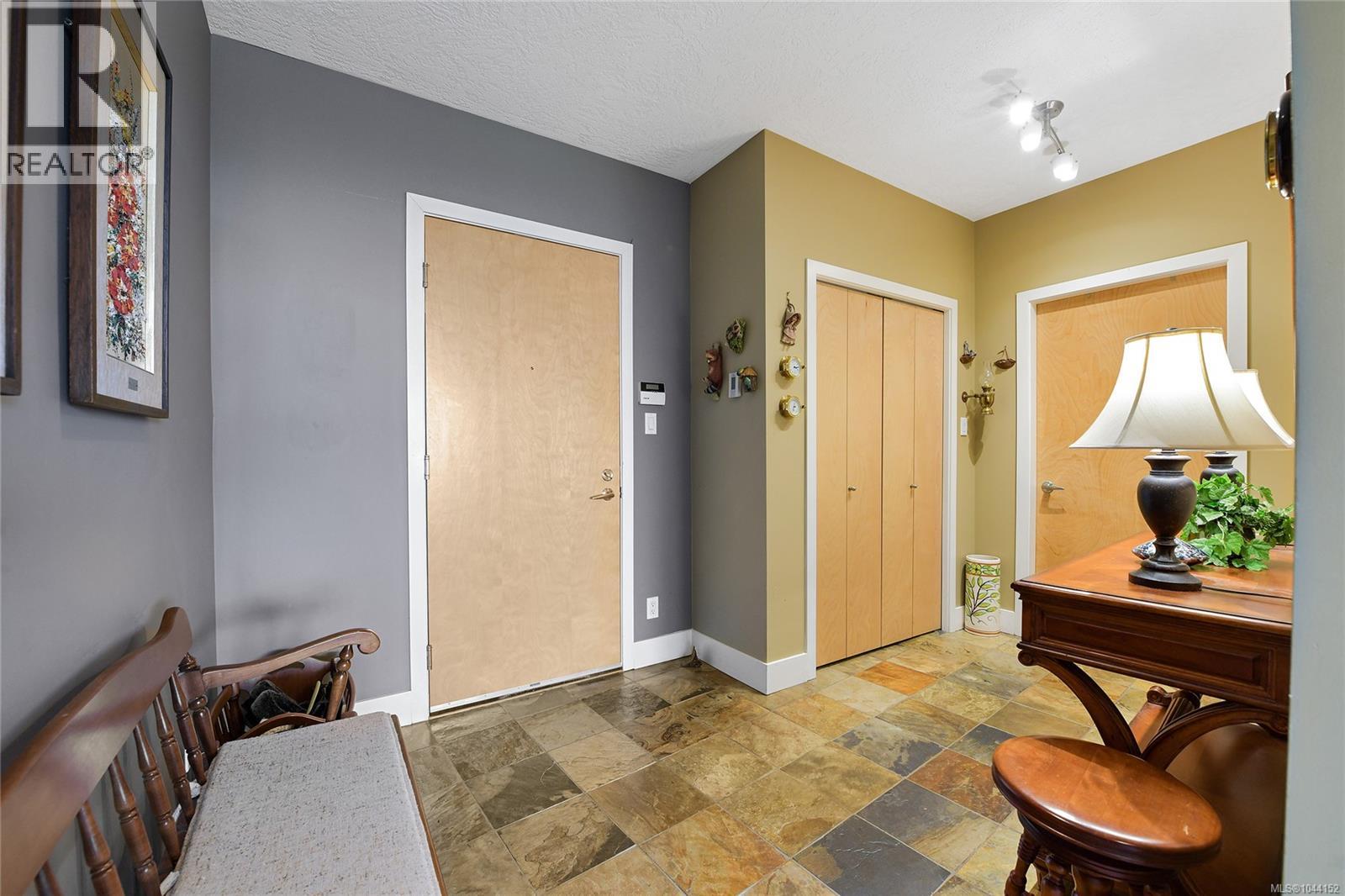 307 5332 Sayward Hill Cres Property Photo 6