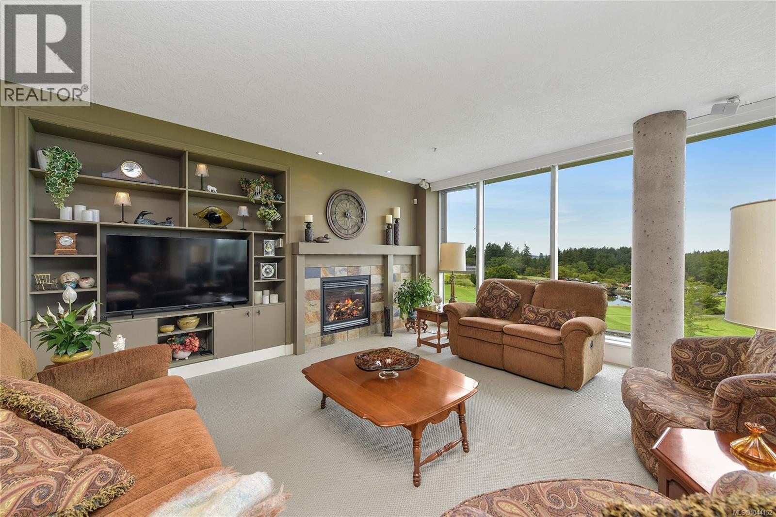 307 5332 Sayward Hill Cres Property Photo 9