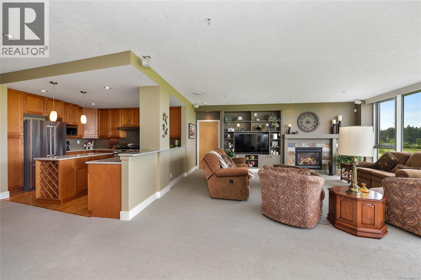 307 5332 Sayward Hill Cres Property Photo 12