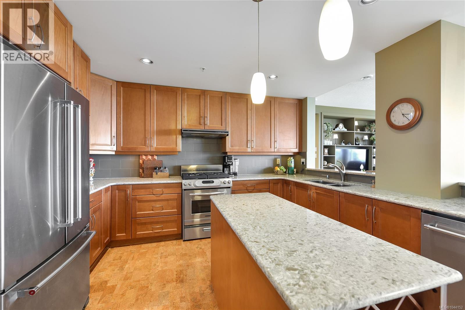 307 5332 Sayward Hill Cres Property Photo 19