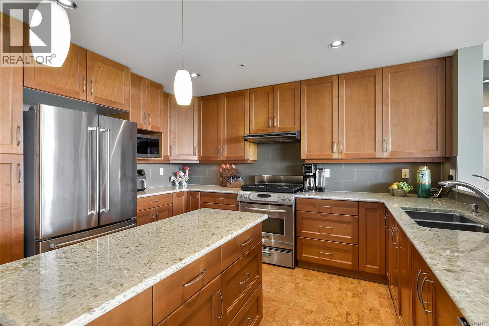 307 5332 Sayward Hill Cres Property Photo 22
