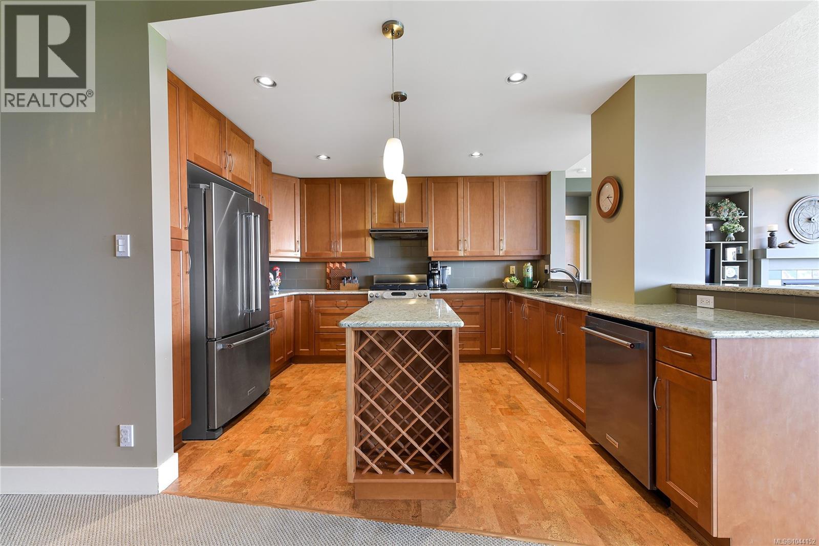 307 5332 Sayward Hill Cres Property Photo 24