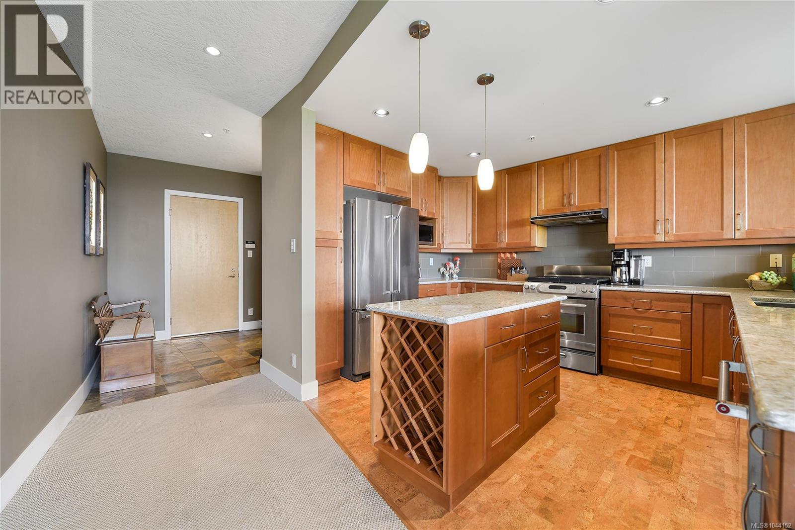 307 5332 Sayward Hill Cres Property Photo 25