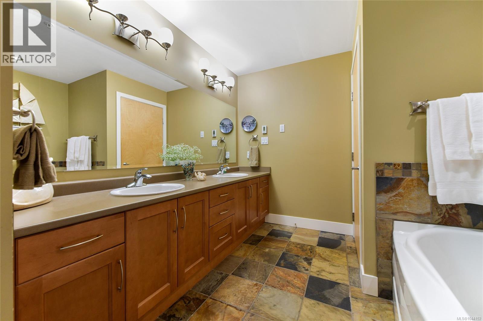 307 5332 Sayward Hill Cres Property Photo 34