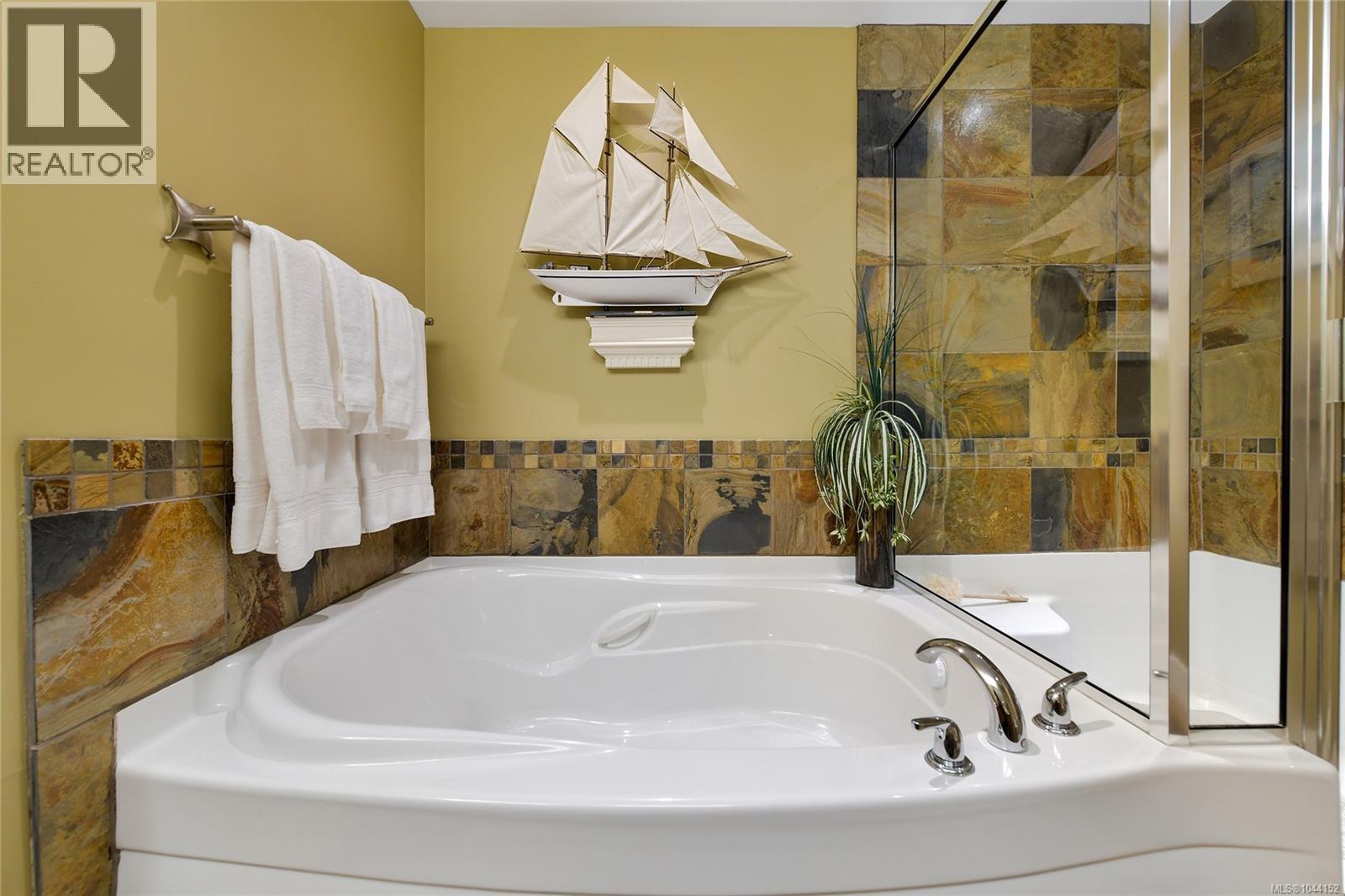 307 5332 Sayward Hill Cres Property Photo 36