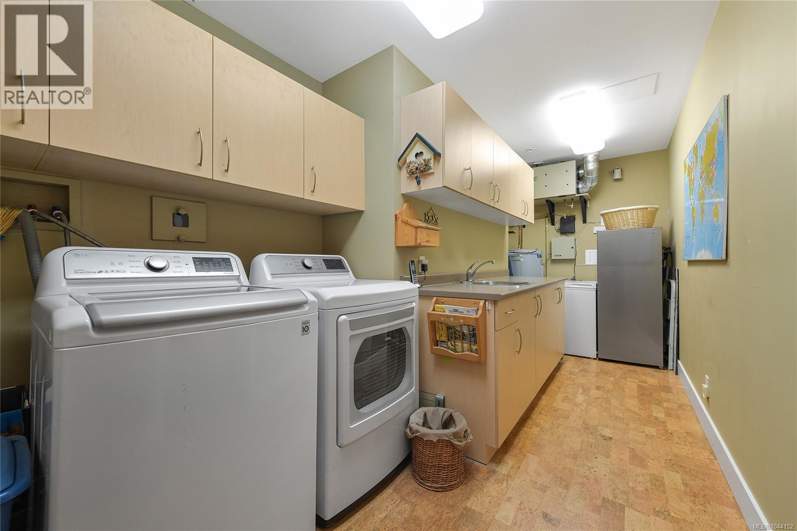 307 5332 Sayward Hill Cres Property Photo 44