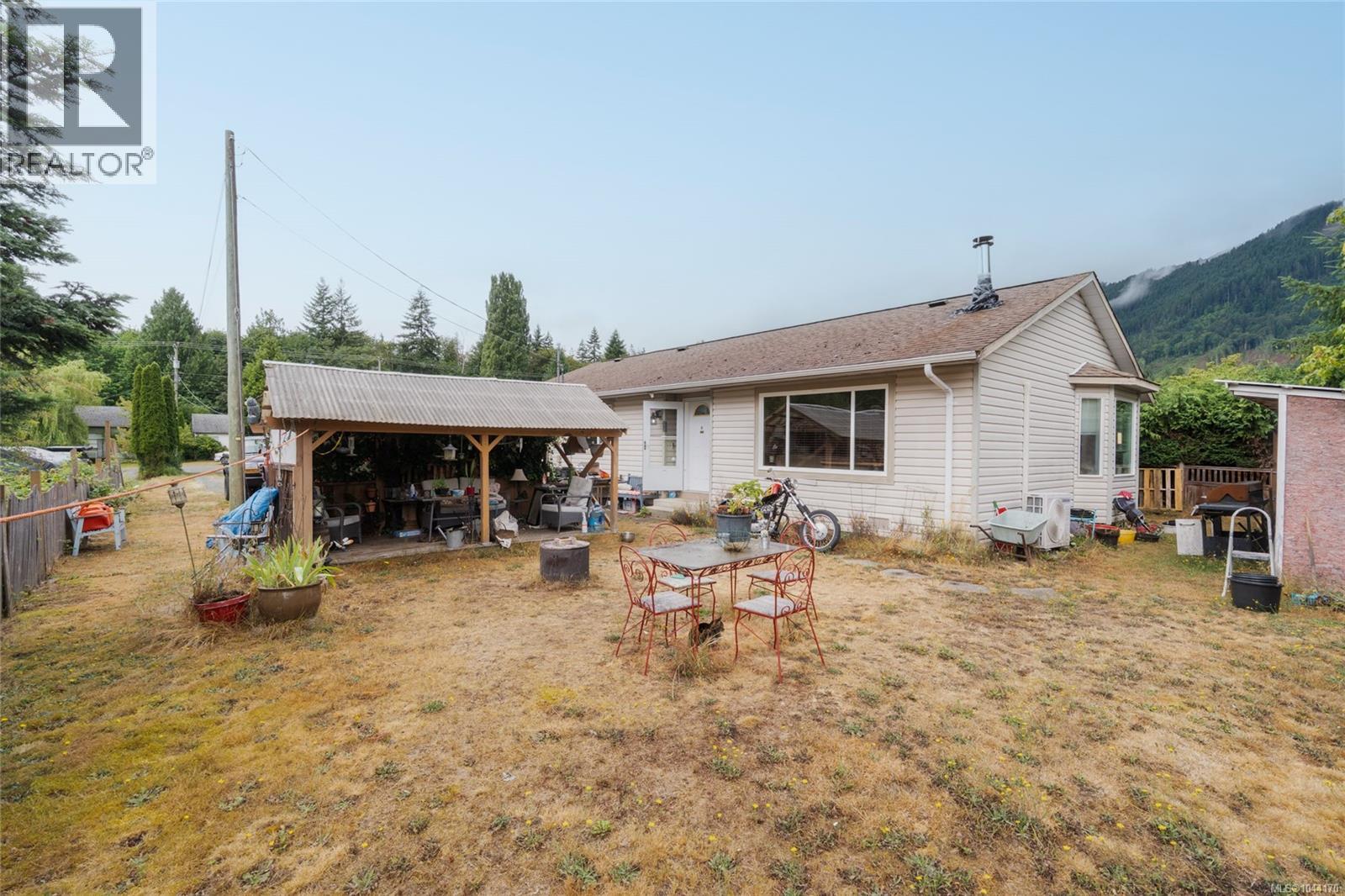 135 Macdonald Rd Property Photo 2